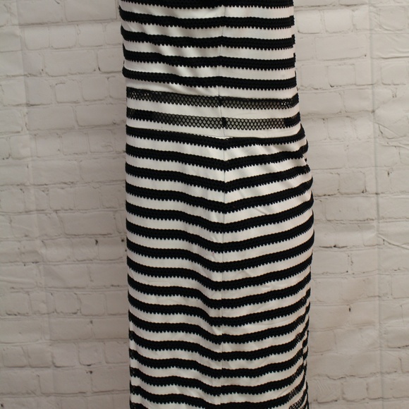 Sleeveless Black and White Striped Dress - Picture 5 of 6